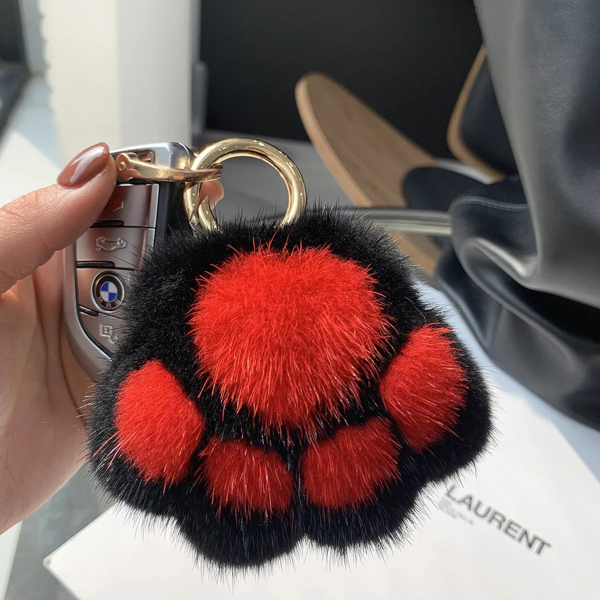 Lovely Fluffy Cat Paw Keychain Mink Fur Hair Pompon Keychain For Women Girls Cute Animal Paw Pendant Key Ring On Bag Car Trinket