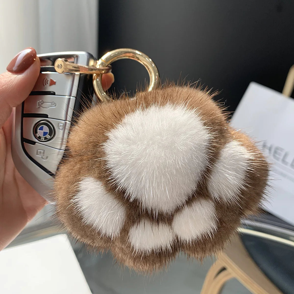 Lovely Fluffy Cat Paw Keychain Mink Fur Hair Pompon Keychain For Women Girls Cute Animal Paw Pendant Key Ring On Bag Car Trinket