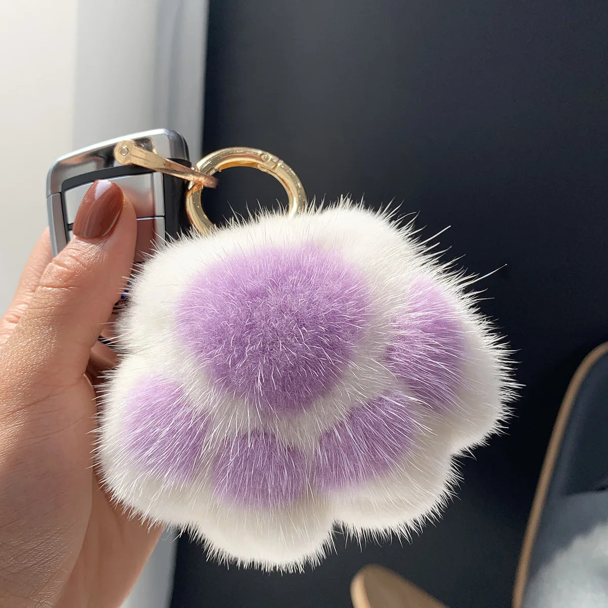 Lovely Fluffy Cat Paw Keychain Mink Fur Hair Pompon Keychain For Women Girls Cute Animal Paw Pendant Key Ring On Bag Car Trinket