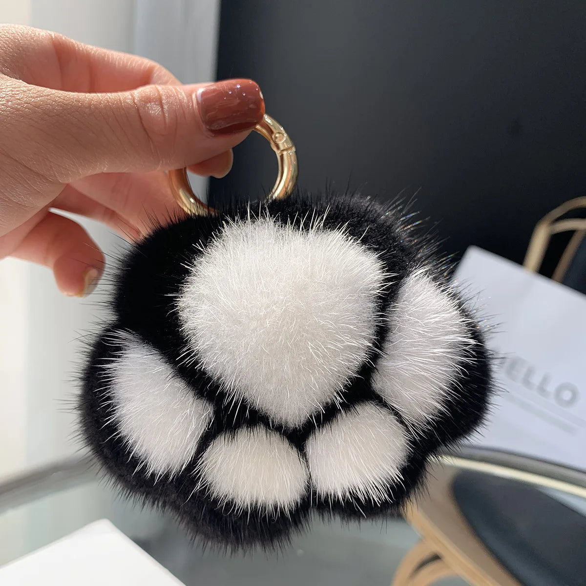 Lovely Fluffy Cat Paw Keychain Mink Fur Hair Pompon Keychain For Women Girls Cute Animal Paw Pendant Key Ring On Bag Car Trinket