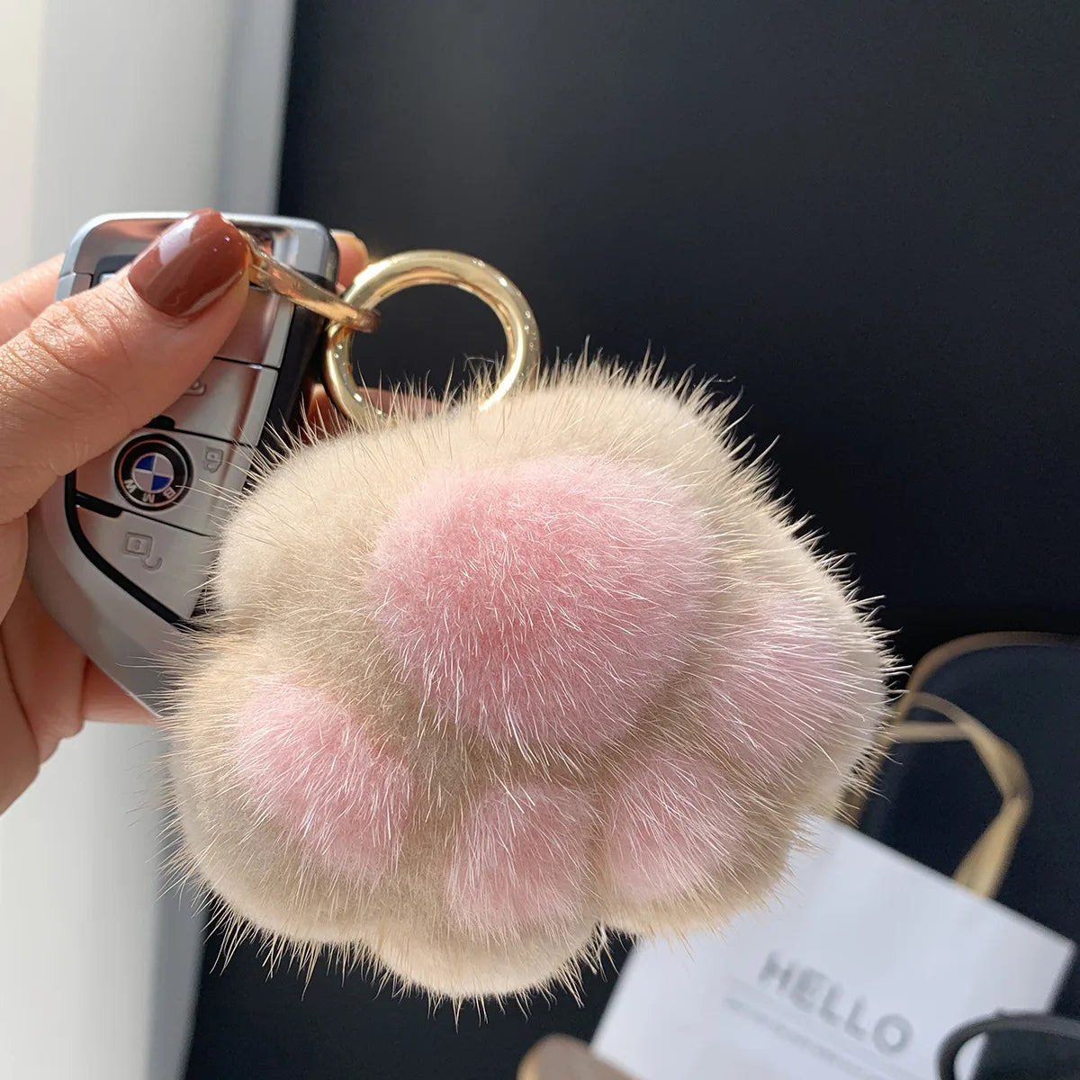 Lovely Fluffy Cat Paw Keychain Mink Fur Hair Pompon Keychain For Women Girls Cute Animal Paw Pendant Key Ring On Bag Car Trinket