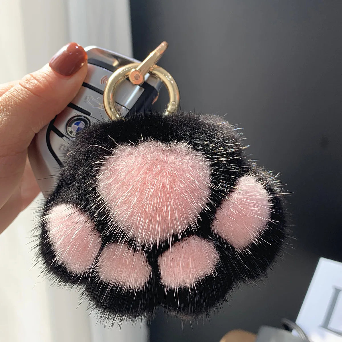 Lovely Fluffy Cat Paw Keychain Mink Fur Hair Pompon Keychain For Women Girls Cute Animal Paw Pendant Key Ring On Bag Car Trinket